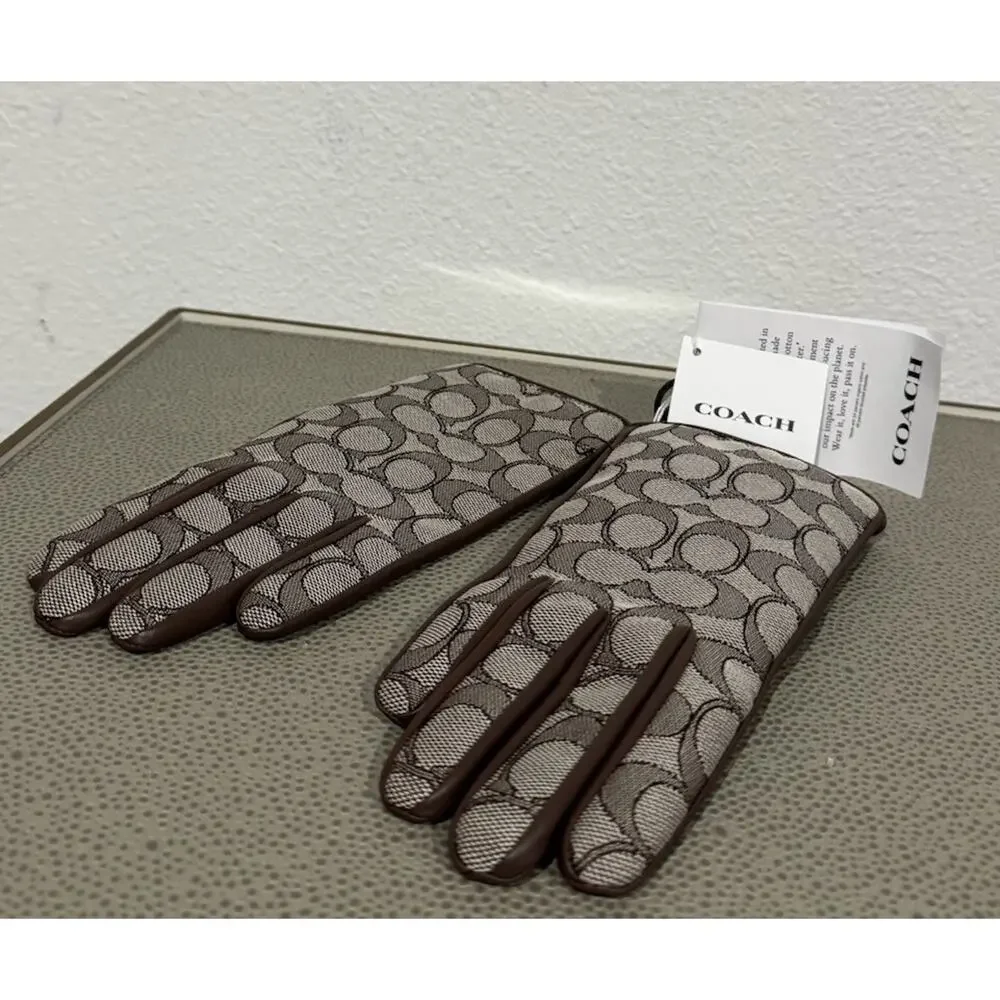 COACH Signature Jacquard Tech Gloves in Oak Sz 7 NWT